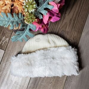 NWT Ivory Off-White Toddler Girl Faux Fur Beanie Winter Hat